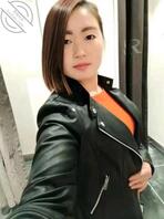 贡献丰满肥臀老妈杨容求射屏。肉脚给野爹们足交1