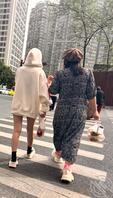 大街上意淫小骚逼