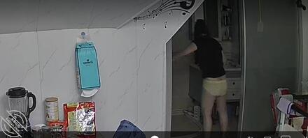 真实偷拍丈母娘换内裤2