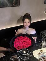 偷拍极品大学生游泳课洗澡