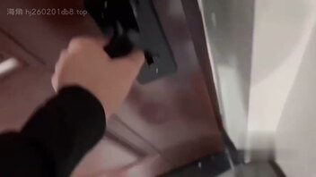 和瑜伽老师在宾馆偷情，老师身材不错