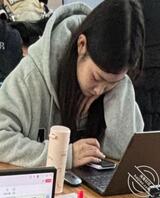 给清纯可爱女大杯子打胶1