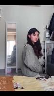 调教的乖乖狗妹妹清纯容貌趁妹妹玩手机射她腿上