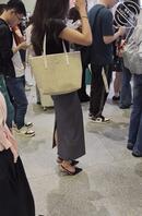 （82）很有气质的一位包臀高跟美女0