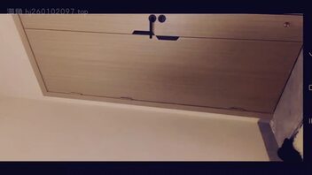 过年回家无聊给女朋友打电话扣逼给我看露脸