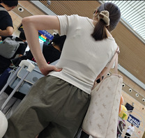 小姐姐背影白色奶罩轮廓明显1