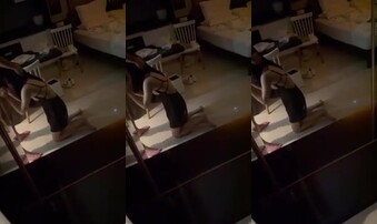 母狗就要跪着舔