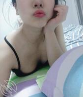 可以射在我的奶子上嘛，给你们乳交好嘛1