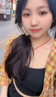 这表情闺蜜嘲笑我了  胸大无脑的母猪