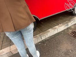 偷拍牛仔裤少妇圆润屁股1