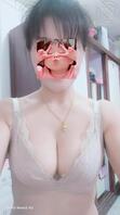 在超市上班的姐姐，奶子好大好白，看到就硬了