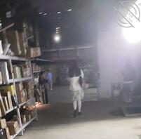 偷拍白丝女大光腿女大 求yy1