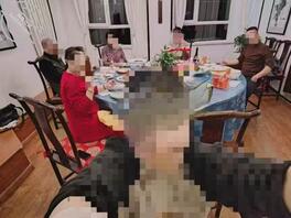 【我和老妈】吃个饭也糟心的不行!0