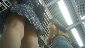 原创抄底：黑底蓝花连衣裙学生妹妹1