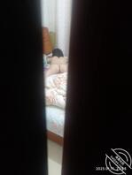 公公媳妇:1.故意暴露媳妇,偷偷让老爸欣赏0