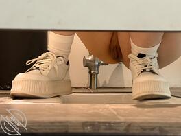 今日厕拍白虎大肥逼2