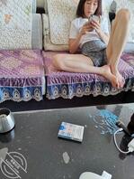 偷拍朋友的性感大脚1