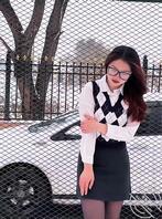 从表姐手机上翻到穿黑丝的照片了