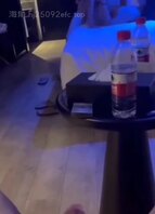 3P给老公戴绿帽的人妻少妇，单男花重金舔骚逼，喝淫水