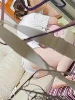 邻居少妇在家就一条三角裤，大白腿1