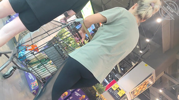 偷拍紧身瑜伽裤