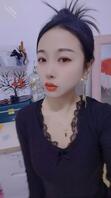 开砂锅店的少妇丽丽，好喜欢她的红唇和丝袜翘臀想闻她的丝袜脚插她的屁眼