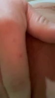 老婆的骚逼已经痒的不行了，自己把自己玩的连续高潮