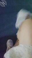 （乱伦姐妹花31）和妹妹在人来人往的路边长椅上做爱 - 视频0
