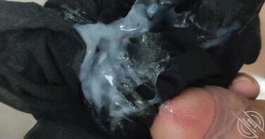 真事9我有一个“朋友”乱伦淫妈,听从大哥们的建议。对准妈妈的丝袜出击2