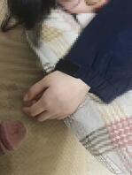 趁女儿熟睡射在了女儿的头上和脚上2