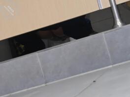 原创…！！偷拍加油站老阿姨加油员上厕所2