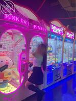 68、带嫂子来娱乐城玩，嫂子开心的像个少女