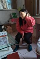母狗舅妈还不知道自己被偷拍了，有没有喜欢的，以后有机会多拍她。0
