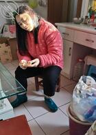 母狗舅妈还不知道自己被偷拍了，有没有喜欢的，以后有机会多拍她。1