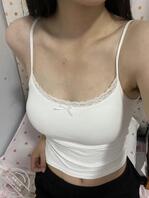 被人站起来蹬的学妹，你能打几分？清纯可爱的样子真让人感到心疼。2
