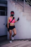 就喜欢把逼露出来---懂小姐姐健身房内，人前，大胆脱衣露出！