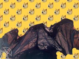 上班休息期间无意打开同时柜子发现的，大家帮忙看看是不是很骚。1