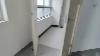 楼道偶遇自慰女