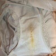 夜盗邻居骚逼女儿内裤，疯狂打胶吃黄块1