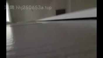 偷拍洗澡拍到了自慰