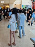 高挑短裙长腿美女  可惜没抄到底0