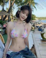 太&ldquo;小只&rdquo;了，连比基尼都撑不满