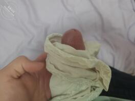 抠完妹妹逼后,内裤上留下了爱液的痕迹 已成年0