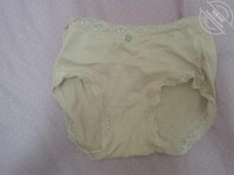 抠完妹妹逼后,内裤上留下了爱液的痕迹 已成年1