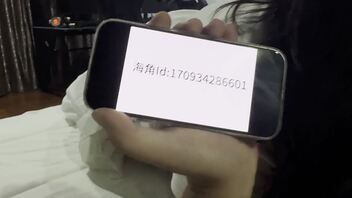 第一次无套抽插表妹，很润很滑