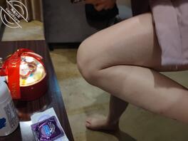 骚姐姐满满的肉欲，淫水内裤没脱就已经湿透了，真的是太骚了，又是淫荡的一天0