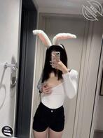 和弟弟见面，给我按在门后边就开始舔我的小穴 太爽了。1