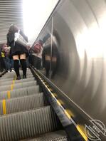 原创分享-抄底女大，夹的好紧