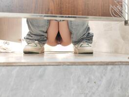 原创厕拍 戴眼镜的小姐姐1