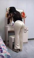 我妈妈冲凉经常叫我送内裤衣服2